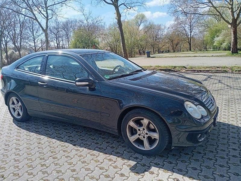 Gebraucht Mercedes C220 122 PS (89 kW) 2005 Schwarz Coupé