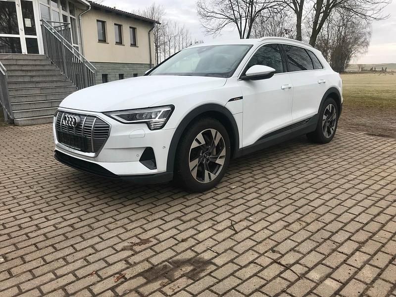 Gebraucht Audi e-tron S-Line 230 kW (313 PS) 2021 Weiß SUV