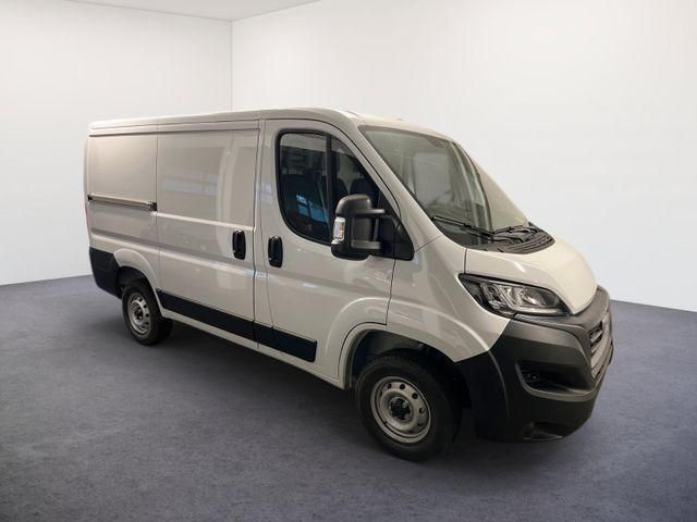 Weiss weiss Gebraucht 2023 Fiat Ducato Van | 31.465 € (Teuer) - Bild 1/4