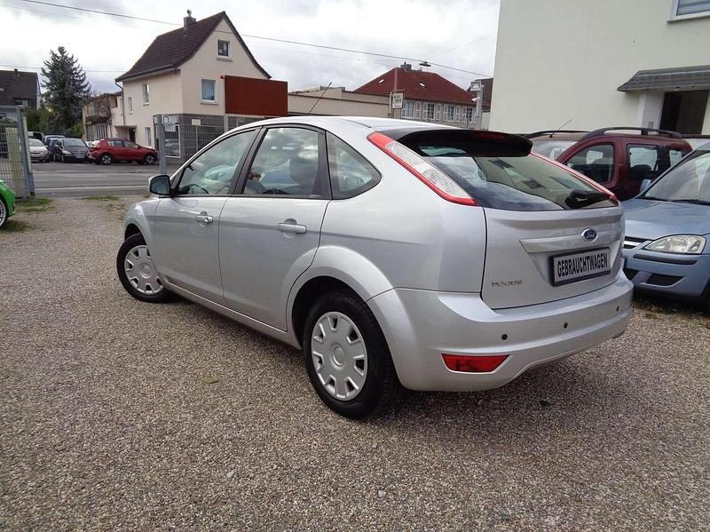 Gebraucht Ford Focus 101 PS (74 kW) 2011 Silber Limousine