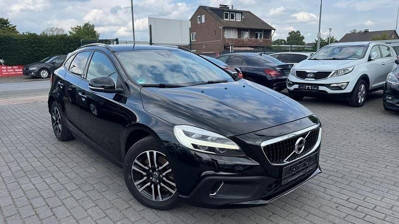 Schwarz Gebraucht 2017 Volvo V40 CC Plus Kombi | 16.900 € (Fairer Preis) - Bild 1/4