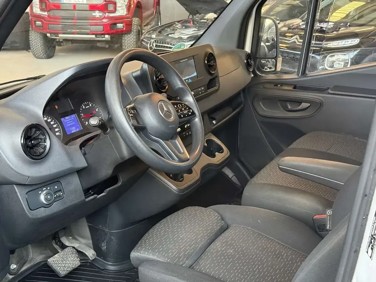 Gebraucht Mercedes Sprinter 150 PS (110 kW) 2023 Arktikweiss Van