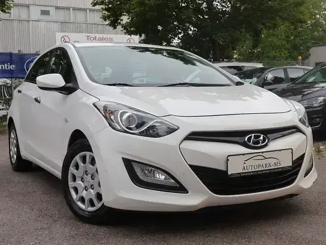 Gebraucht Hyundai i30 Classic 99 PS (72 kW) 2013 Weiß Limousine
