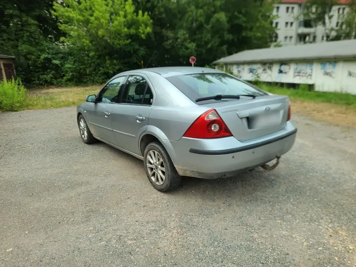 Gebraucht Ford Mondeo Ghia 155 PS (114 kW) 2006 Silber Limousine