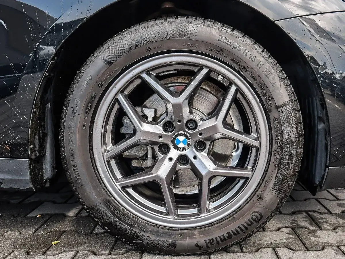 Gebraucht BMW 520 Sport Line 197 PS (144 kW) 2024 Schwarz Limousine