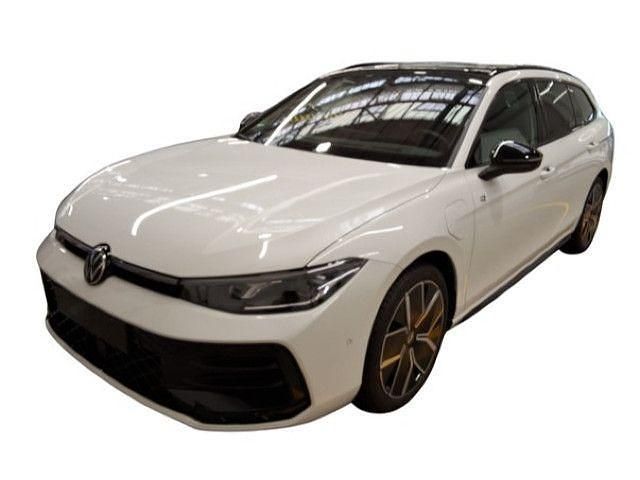 Weiß Gebraucht 2024 VW Passat R-line Limousine | 46.480 € (Guter Preis) - Bild 1/4