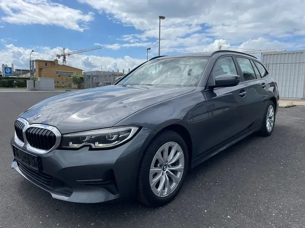 Gebraucht BMW 320 190 PS (139 kW) 2021 Grau Limousine