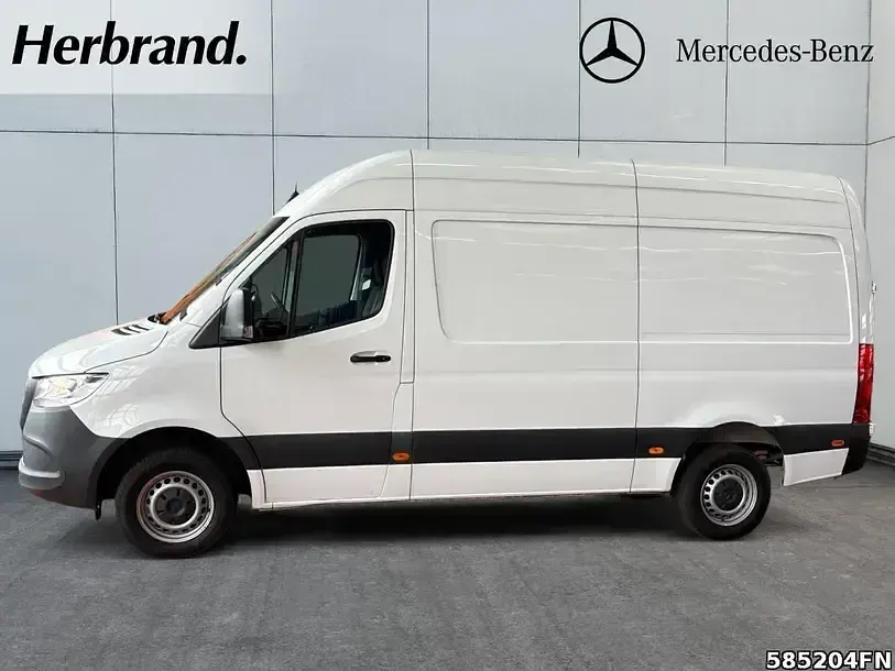 Używany Mercedes Sprinter 170 KM (125 kW) 2023 Biały Van