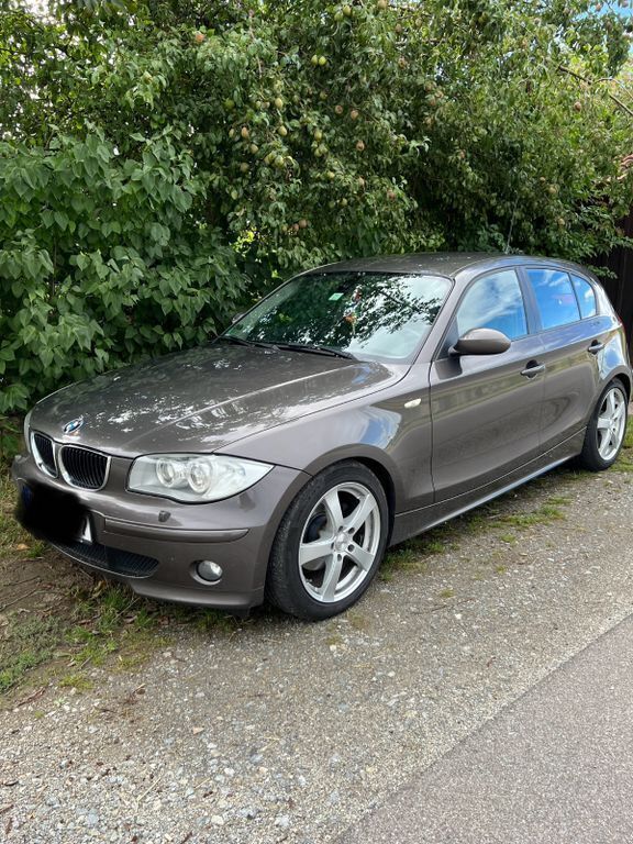 Braun Gebraucht 2005 BMW 120 Sport Line Kleinwagen | 2.000 € (Guter Preis) - Bild 1/4