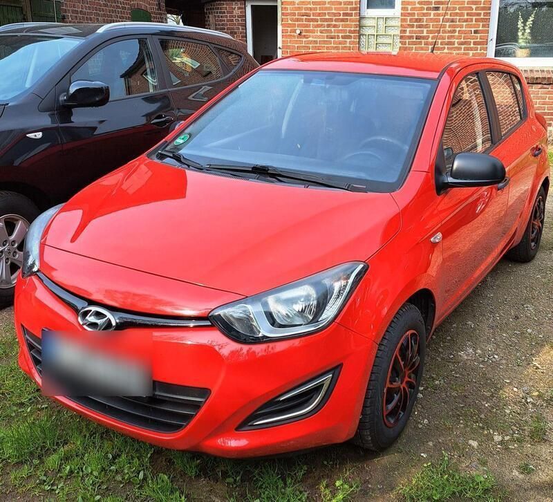 Rot Gebraucht 2013 Hyundai i20 Edition Kleinwagen | 3.500 € (Guter Preis) - Bild 1/4