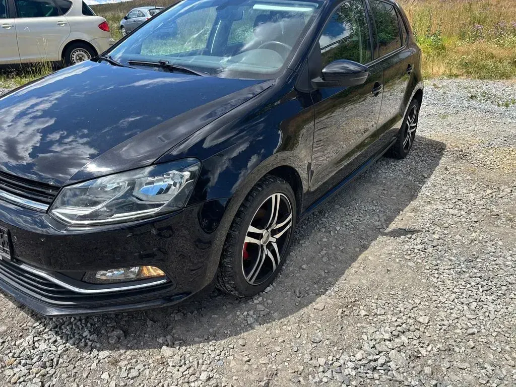 Gebraucht VW Polo LOUNGE 90 PS (66 kW) 2016 Schwarz Limousine