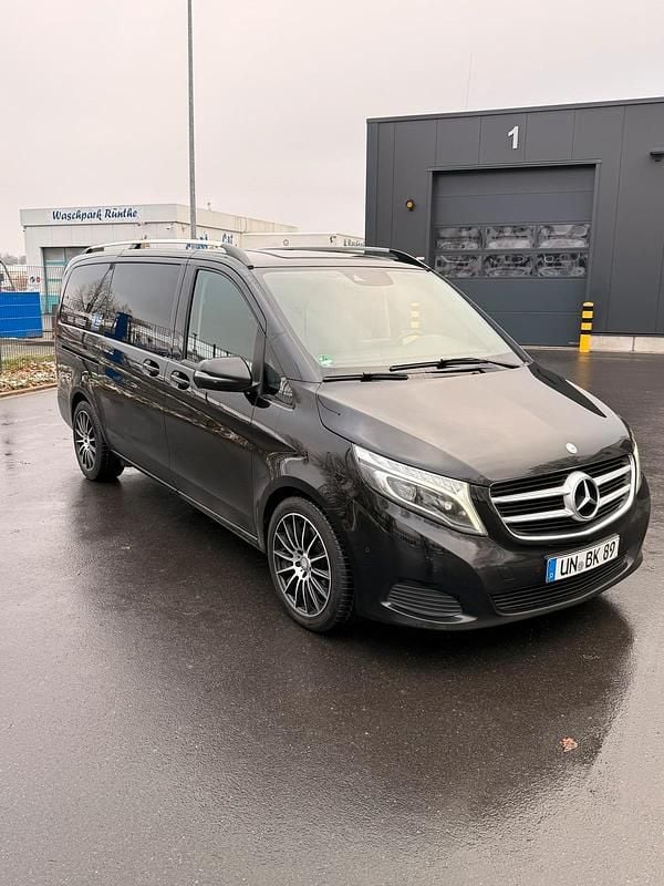 Schwarz Gebraucht 2017 Mercedes V250 Van / Kleinbus | 26.500 € (Superpreis) - Bild 1/4