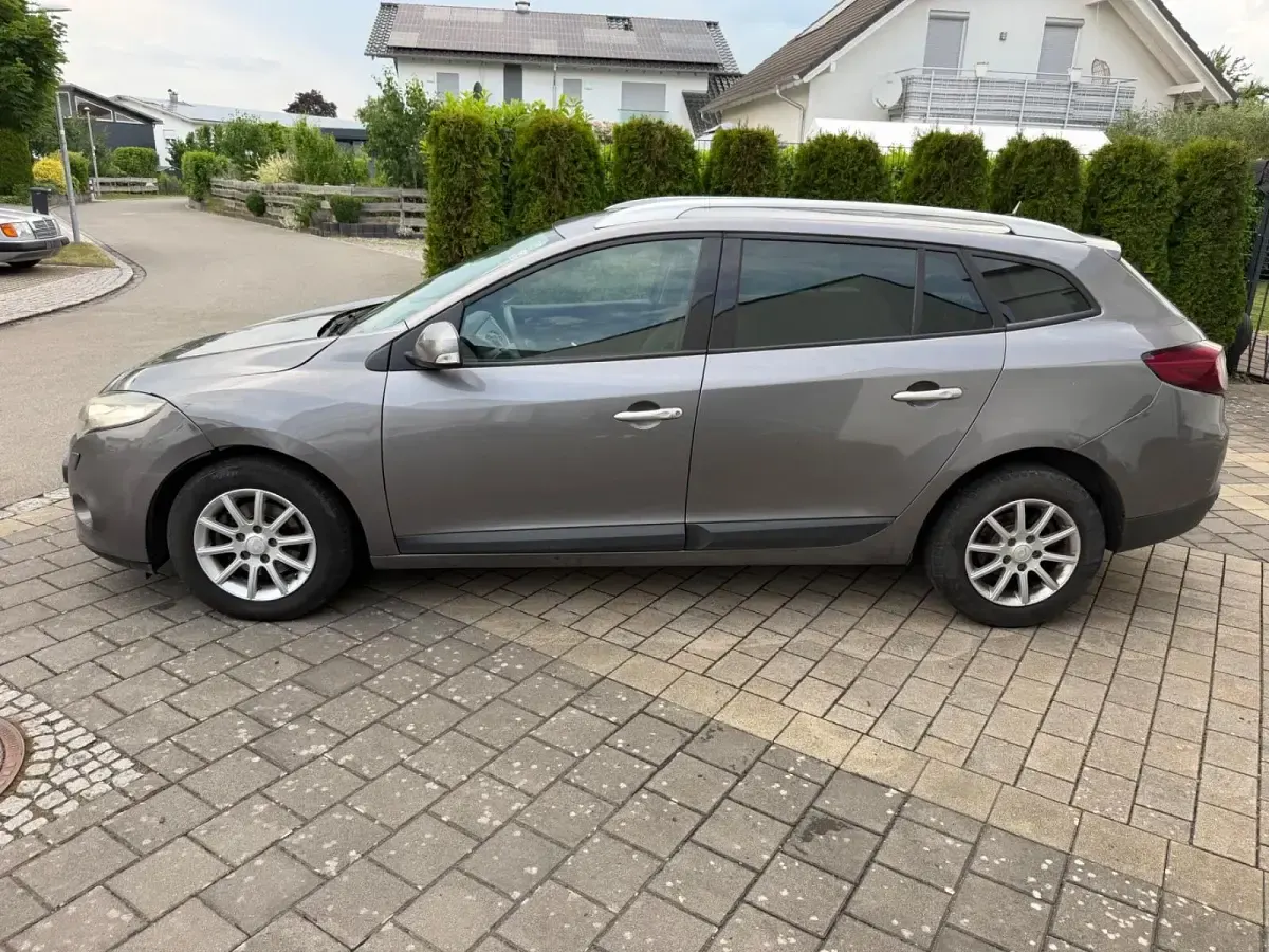 Gebraucht Renault Mégane GrandTour 110 PS (80 kW) 2010 Grau Kombi