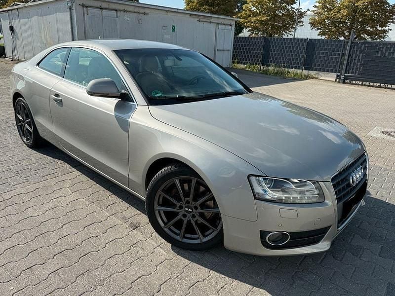 Silber Gebraucht 2010 Audi A5 Sport Coupé | 7.999 € (Guter Preis) - Bild 1/4