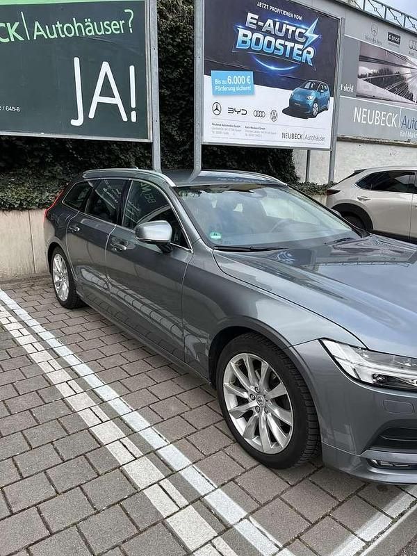 Gebraucht Volvo V90 Momentum 150 PS (110 kW) 2019 Kombi