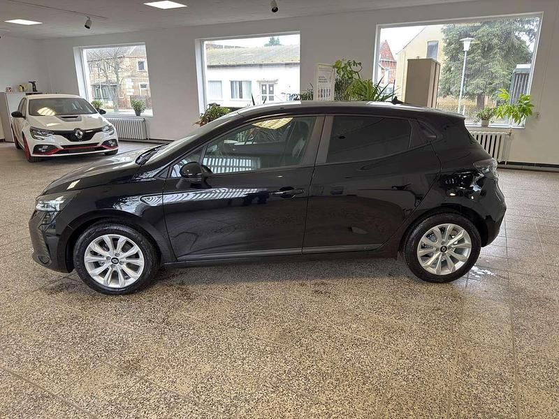 Neu Renault Clio V Evolution 91 PS (66 kW) 2025 Perlmuttschwarz Limousine