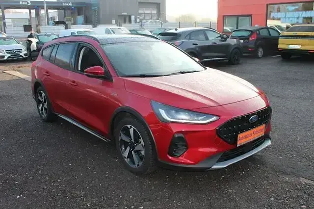 Używany Ford Focus Active X 116 KM (85 kW) 2024 Czerwony Sedan/Limuzyna
