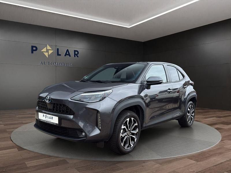Grau Gebraucht 2023 Toyota Yaris Cross Team SUV | 26.490 € (Fairer Preis) - Bild 1/4