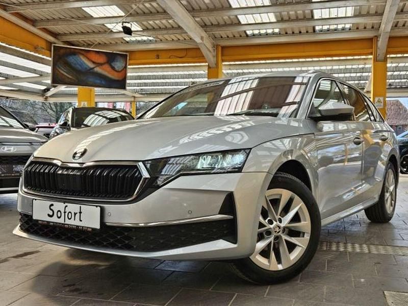 Brilliant silver Gebraucht 2024 Skoda Octavia Kombi | 29.790 € (Superpreis) - Bild 1/3