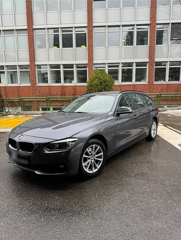 Gebraucht BMW 318 Advantage 136 PS (100 kW) 2018 Grau Kombi