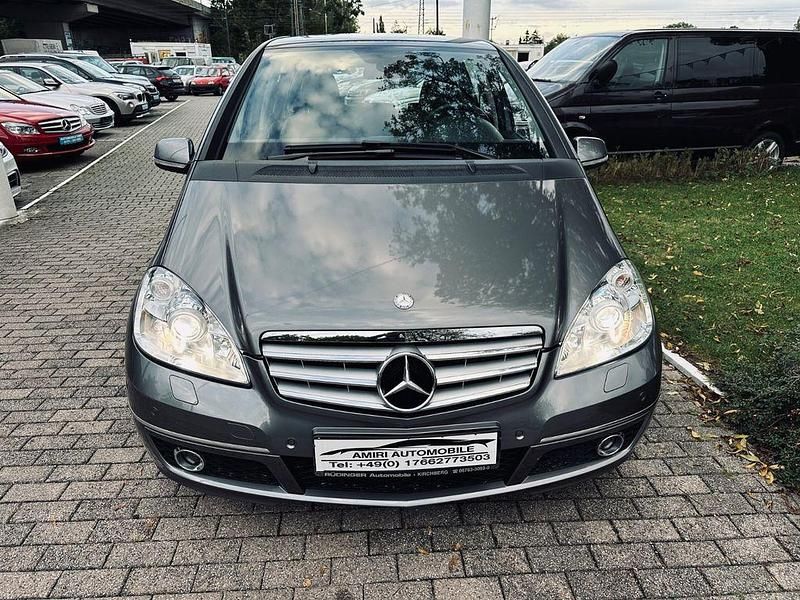 Grau Gebraucht 2009 Mercedes A200 Limousine | 8.900 € (Etwas zu teuer) - Bild 1/4