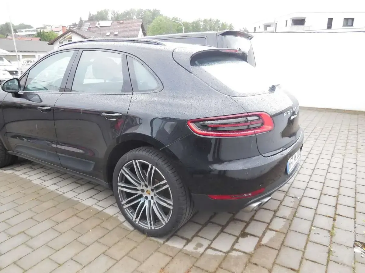 Gebraucht Porsche Macan 258 PS (189 kW) 2016 Tiefschwarzmetallic SUV
