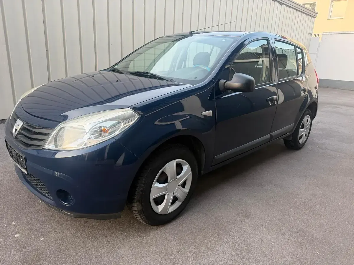 Gebraucht Dacia Sandero 75 PS (55 kW) 2010 Blau Limousine