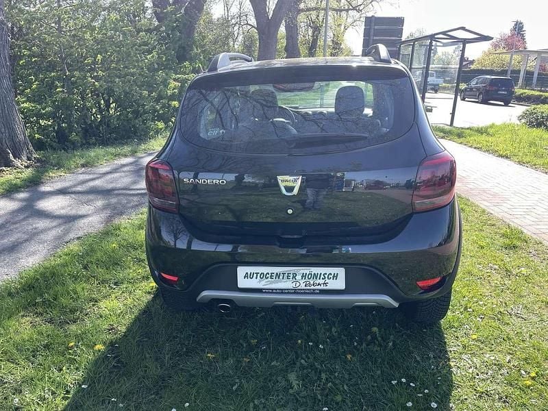 Second-hand Dacia Sandero Celebration 90 CP (66 kW) 2017 Negru Hatchback