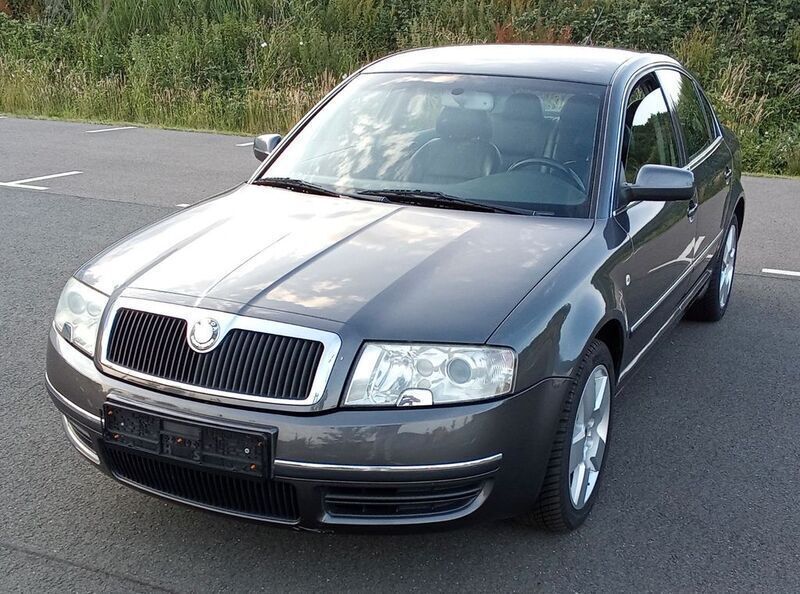 Grau Gebraucht 2005 Skoda Superb Elegance Limousine | 3.333 € (Fairer Preis) - Bild 1/4