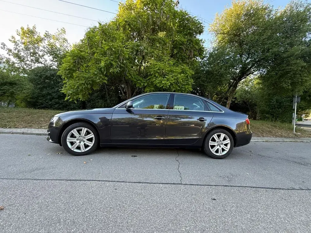 Gebraucht Audi A4 Ambition 143 PS (105 kW) 2009 Grau Limousine