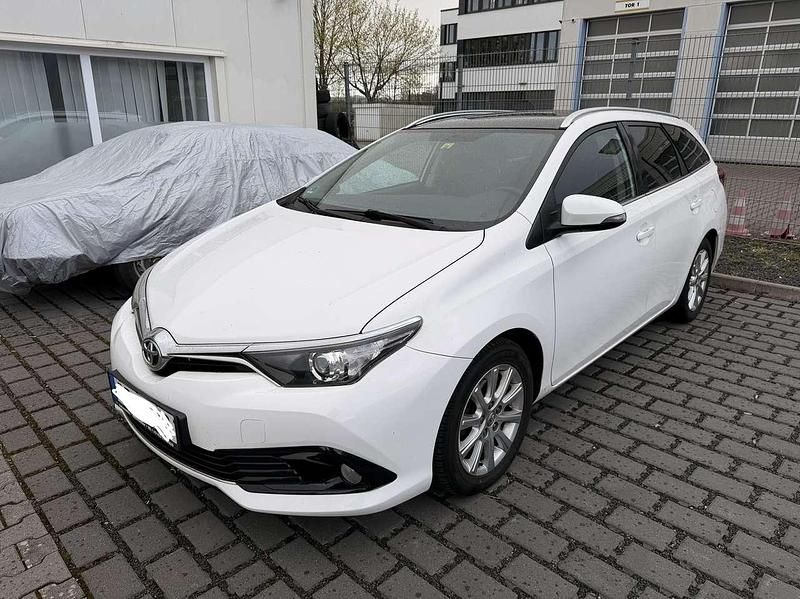Gebraucht Toyota Auris Design 111 PS (81 kW) 2015 Weiß Kombi
