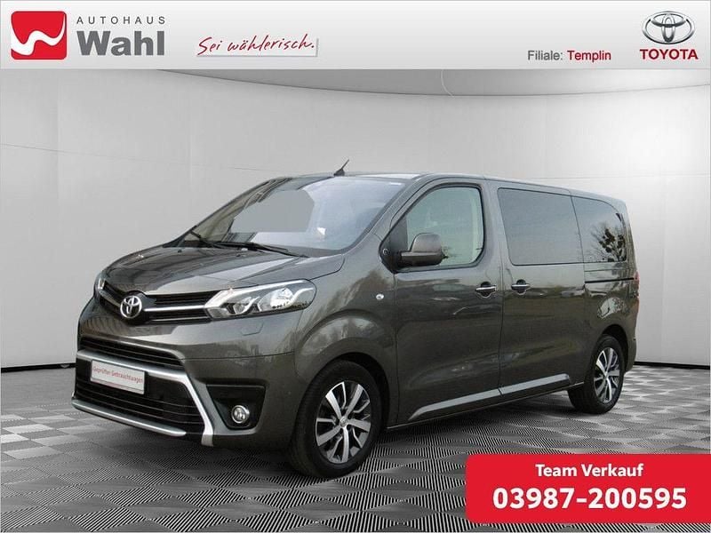 Dark grey mica Gebraucht 2021 Toyota Proace Verso Team Kombi | 32.490 € (Superpreis) - Bild 1/4