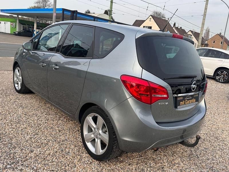 Gebraucht Opel Meriva Innovation 101 PS (74 kW) 2010 Silber Van / Kleinbus