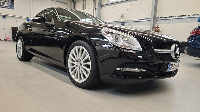 Second-hand Mercedes SLK200 184 CP (135 kW) 2011 Negru Cabrio