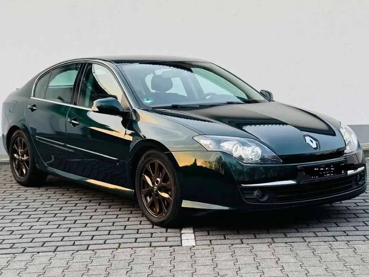 Gebraucht Renault Laguna III Dynamique 170 PS (125 kW) 2008 Grün "vetivier" Kleinwagen