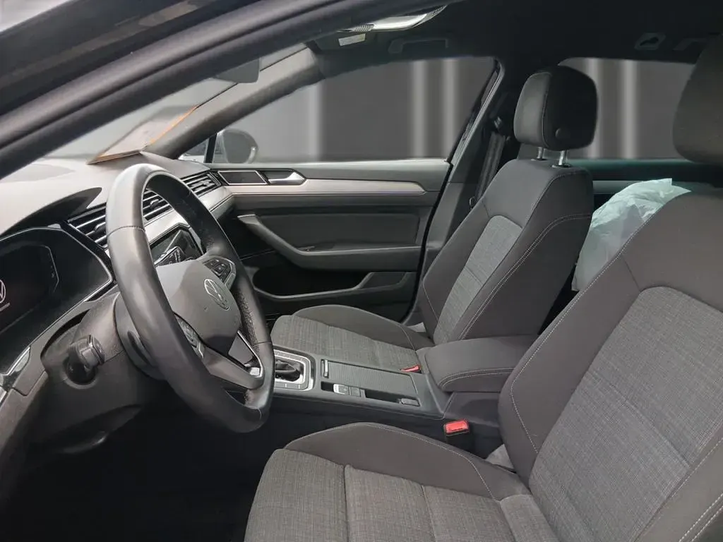 Gebraucht VW Passat IQ Drive 150 PS (110 kW) 2022 Deep black perleffekt Kombi