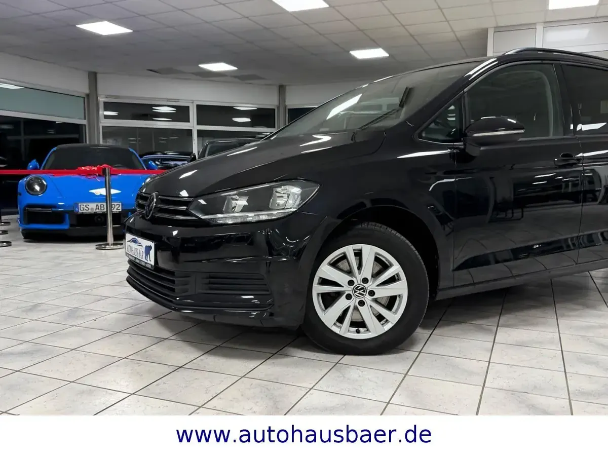 Gebraucht VW Touran Comfortline 150 PS (110 kW) 2022 Schwarz Van / Kleinbus