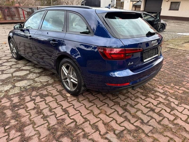 Gebraucht Audi A4 Sport 190 PS (139 kW) 2018 Blau Kombi