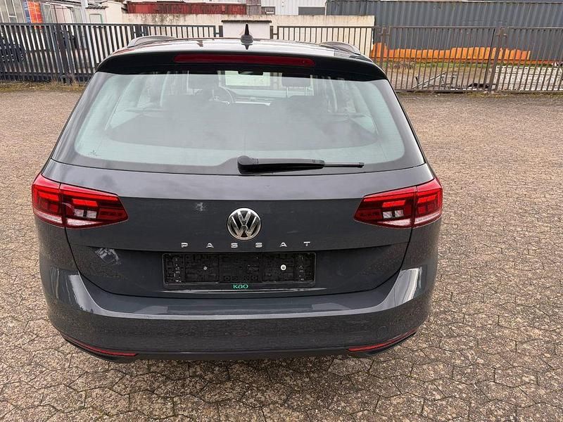 Gebraucht VW Passat 120 PS (88 kW) 2020 Grau Kombi
