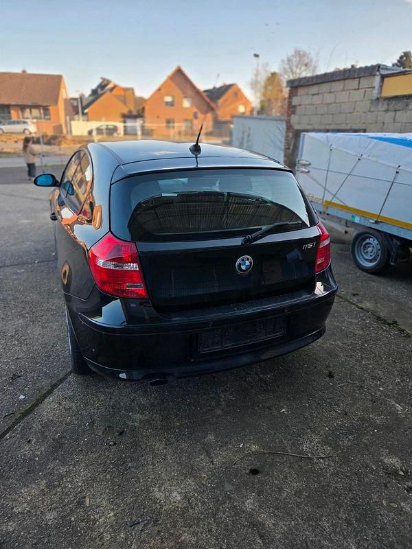 Gebraucht BMW 116 122 PS (89 kW) 2008 Schwarz Kleinwagen