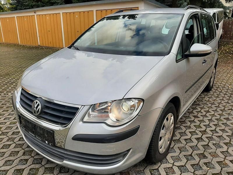 Silber Gebraucht 2009 VW Touran Conceptline Van / Kleinbus | 3.490 € (Fairer Preis) - Bild 1/4