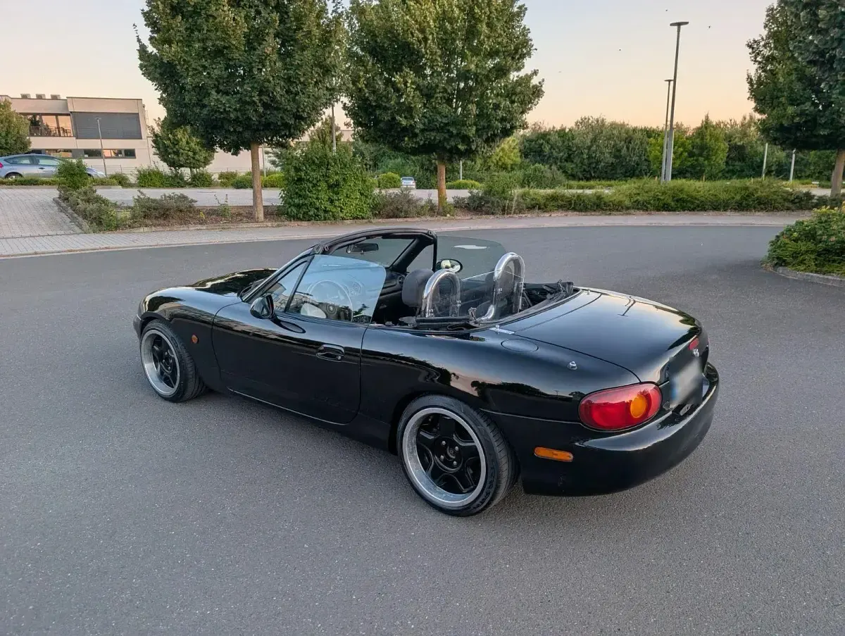 Gebraucht Mazda MX5 140 PS (102 kW) 1998 Schwarz Cabrio