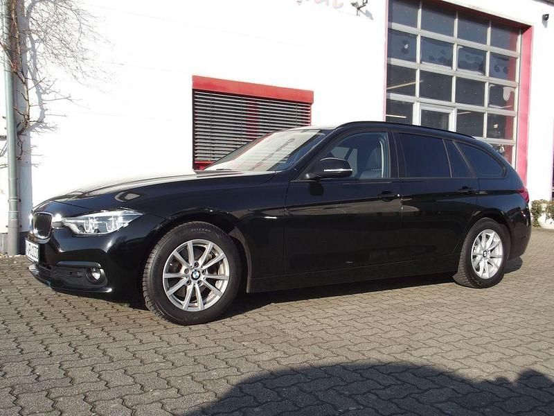 Gebraucht BMW 320 Advantage 190 PS (139 kW) 2018 Schwarz Kombi