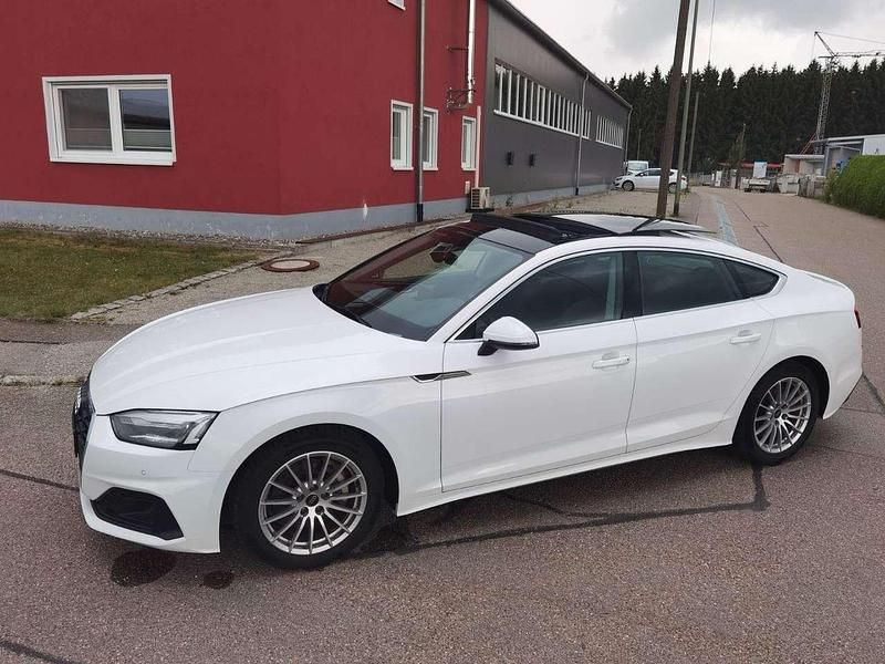 Weiß Gebraucht 2021 Audi A5 Sportback Ambiente Coupé | 24.480 € (Guter Preis) - Bild 1/4