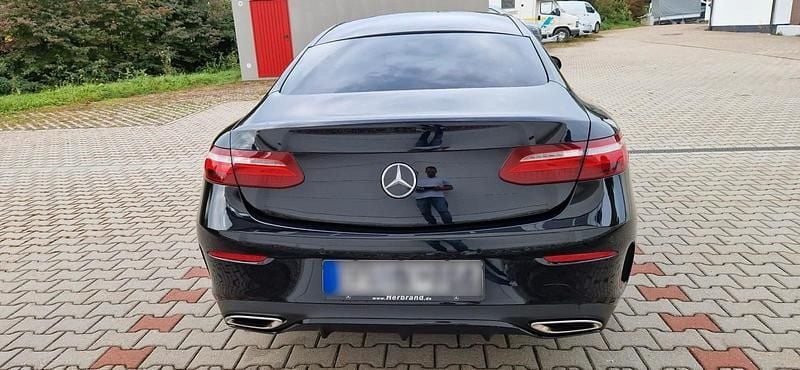 Gebraucht Mercedes E200 AMG 184 PS (135 kW) 2017 Schwarz Coupé