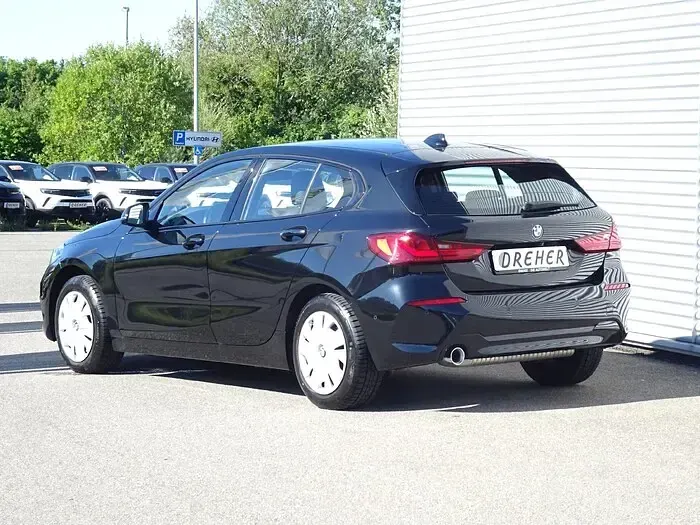 Gebraucht BMW 118 Advantage 140 PS (102 kW) 2020 Black sapphire metallic Kleinwagen