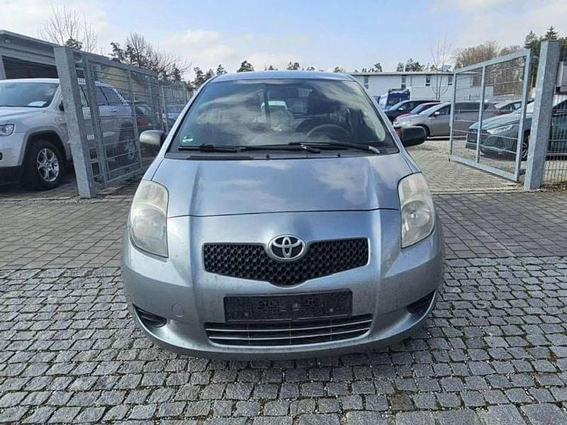 Gebraucht Toyota Yaris Cool 90 PS (66 kW) 2008 Medium silver metallic Kleinwagen
