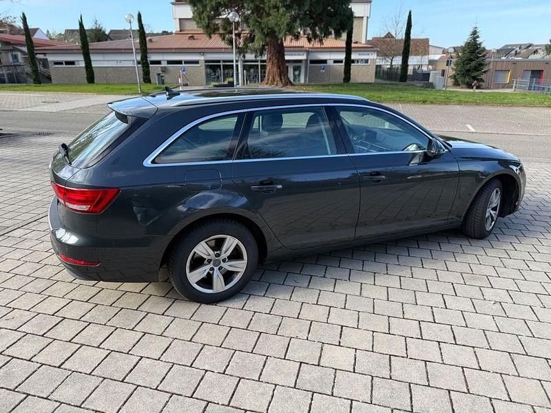 Gebraucht Audi A4 Ambiente 150 PS (110 kW) 2016 Grau Kombi