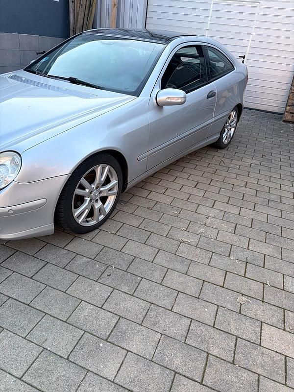 Gebraucht Mercedes C200 160 PS (117 kW) 2004 Silber Coupé