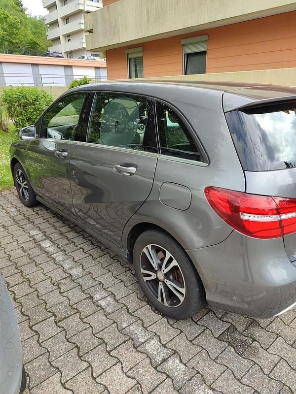 Gebraucht 2015 Mercedes B220 Van / Kleinbus | 17.500 € (Fairer Preis) - Bild 1/4